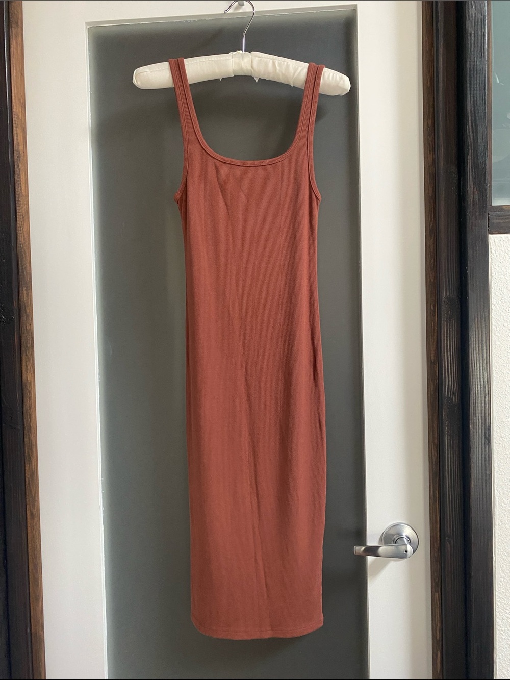 Wilfred Rust Scoop-Neck Ribbed Midi Dress